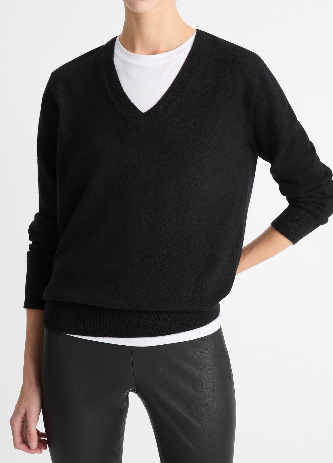 Cashmere Weekend V-Neck Sweater in V-Neck | VINCE Women