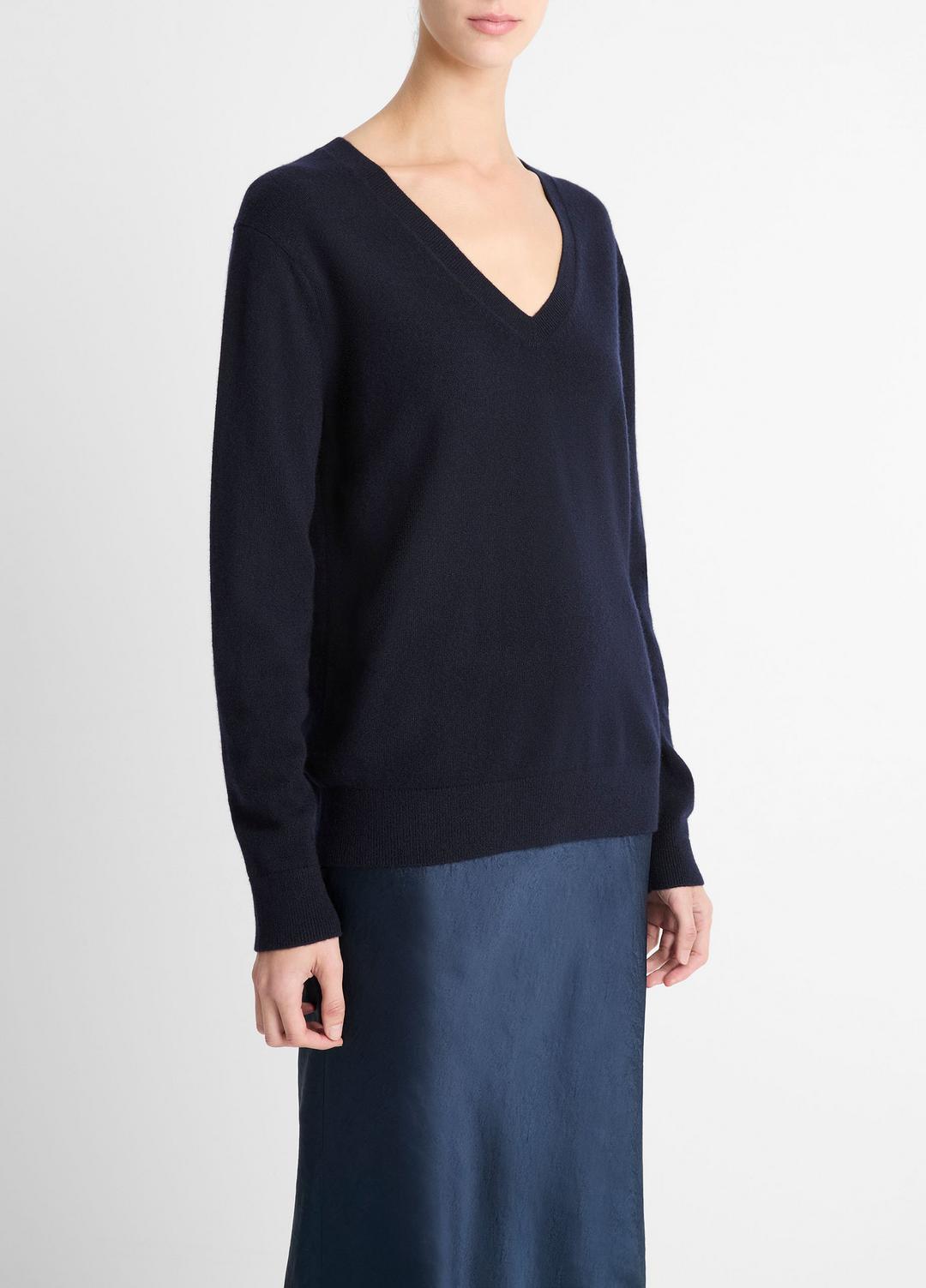 Cashmere Weekend V-Neck Sweater in V-Neck | VINCE Women