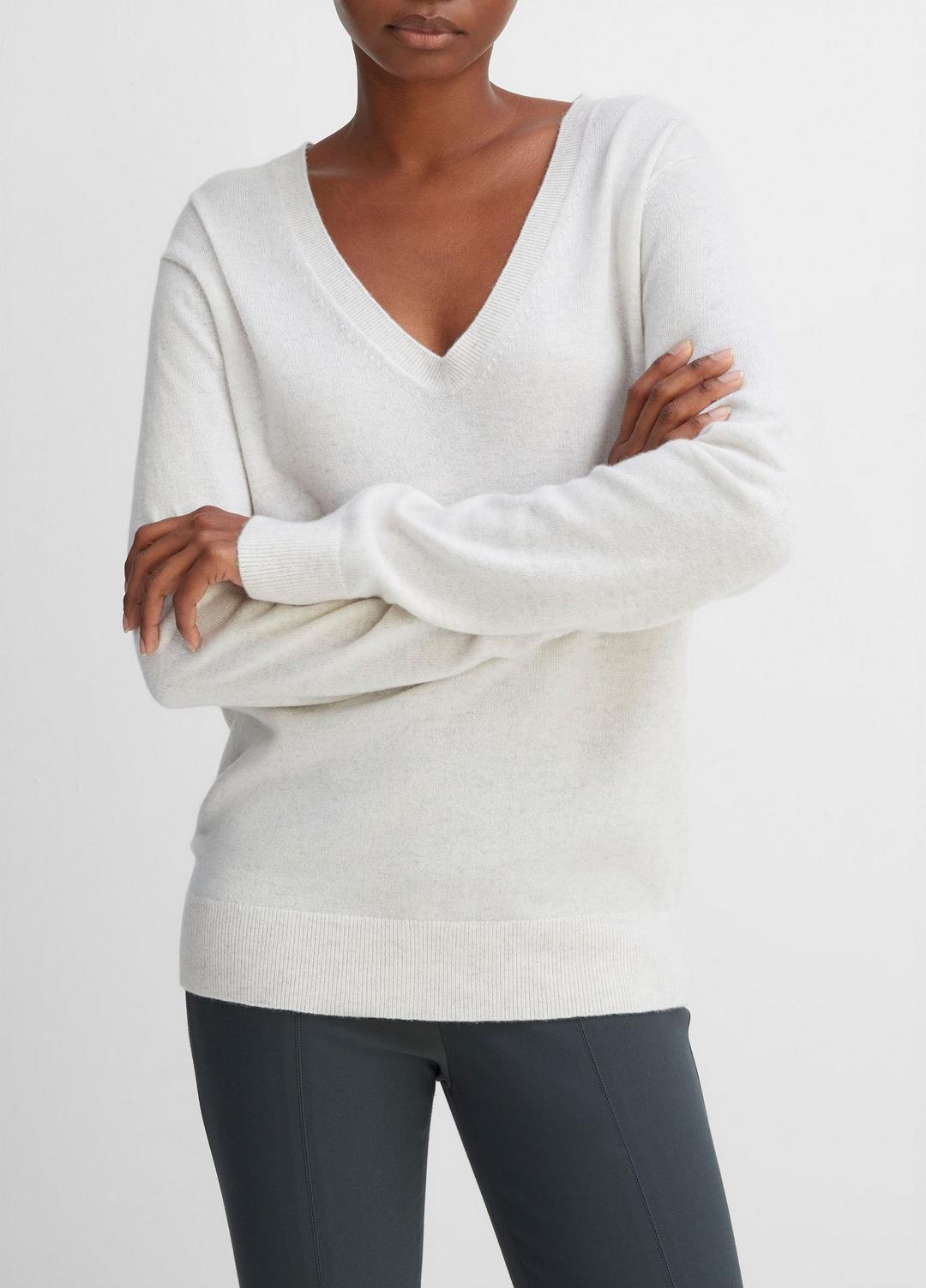 Cashmere Weekend V-Neck Sweater in V-Neck | VINCE Women