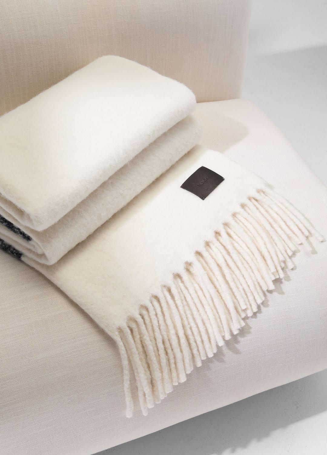 Brushed Alpaca-Blend Throw in Pillows & Blankets | VINCE Women