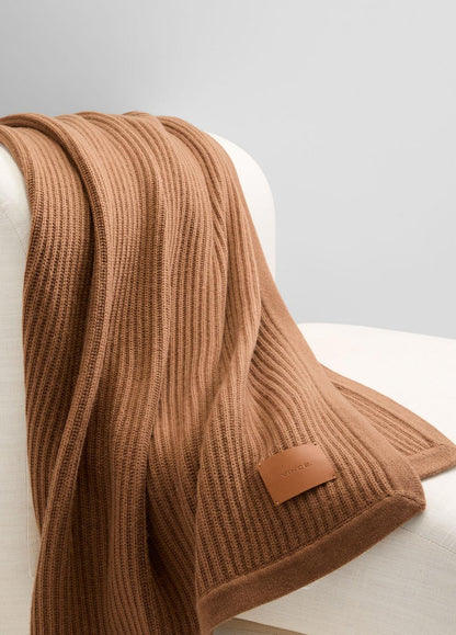 Wool and Cashmere Cardigan-Stitch Throw in Pillows & Blankets | VINCE Women