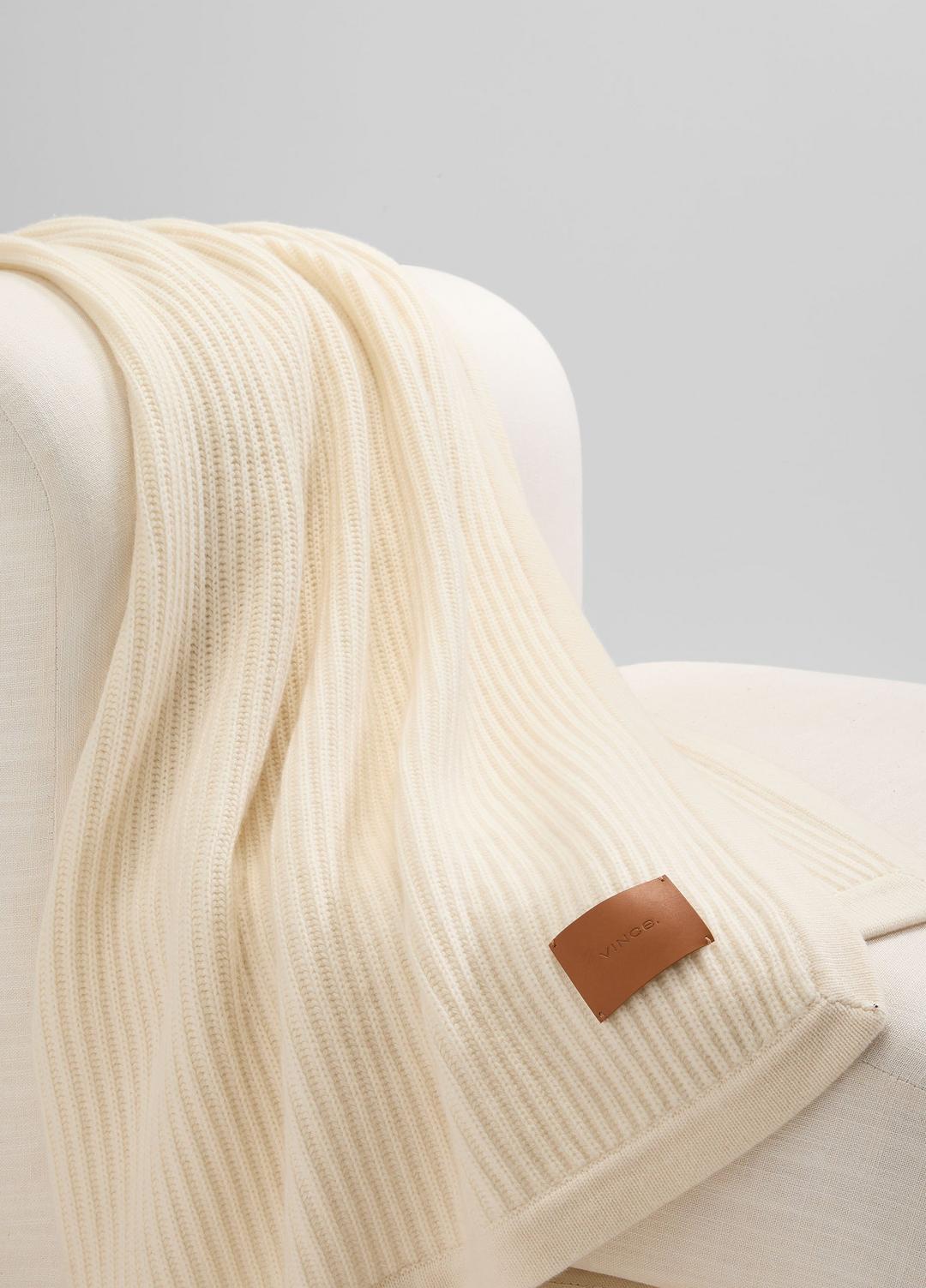 Wool and Cashmere Cardigan-Stitch Throw in Pillows & Blankets | VINCE Women